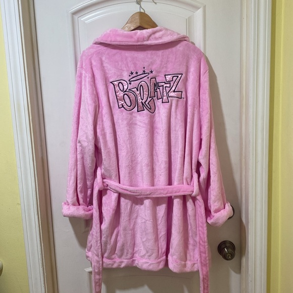 Dolls kill x Bratz Robe and pj top new! 💗 - Picture 2 of 6